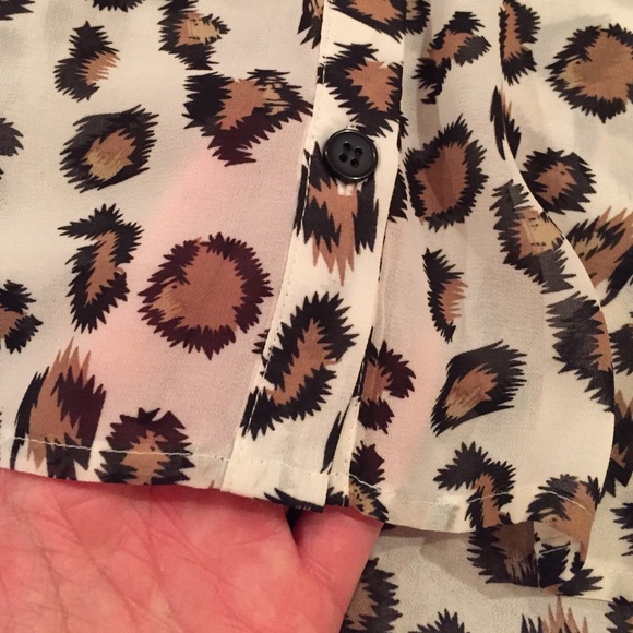 Hi-low leopard print cutout top - Picture 3 of 3